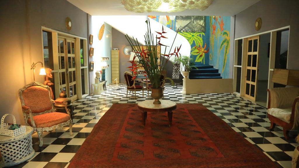Bushman Cafe Hotel Абиджан Экстерьер фото