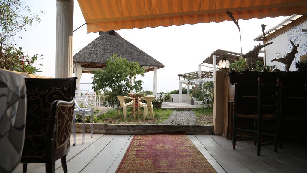 Bushman Cafe Hotel Абиджан Экстерьер фото