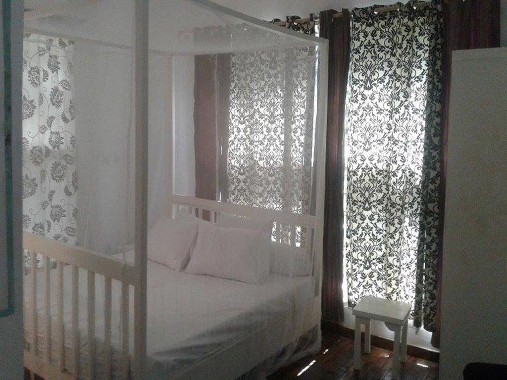 Bushman Cafe Hotel Абиджан Экстерьер фото