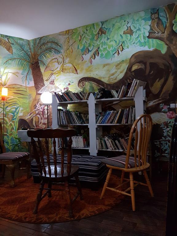 Bushman Cafe Hotel Абиджан Экстерьер фото